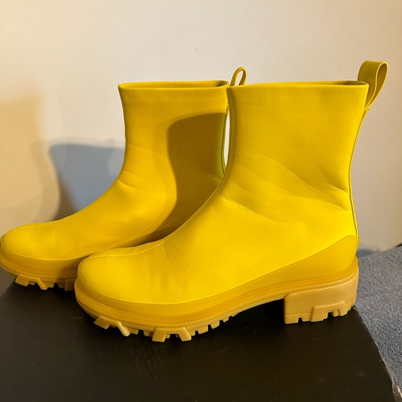 Gorgeous pair yellow Shiloh boots - Picture 3 of 9